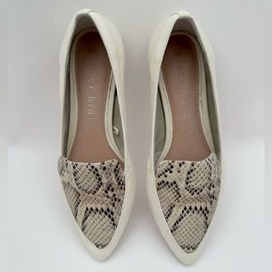 Gianni Bini, White Snake Print Leather Flats, Size 7.5M